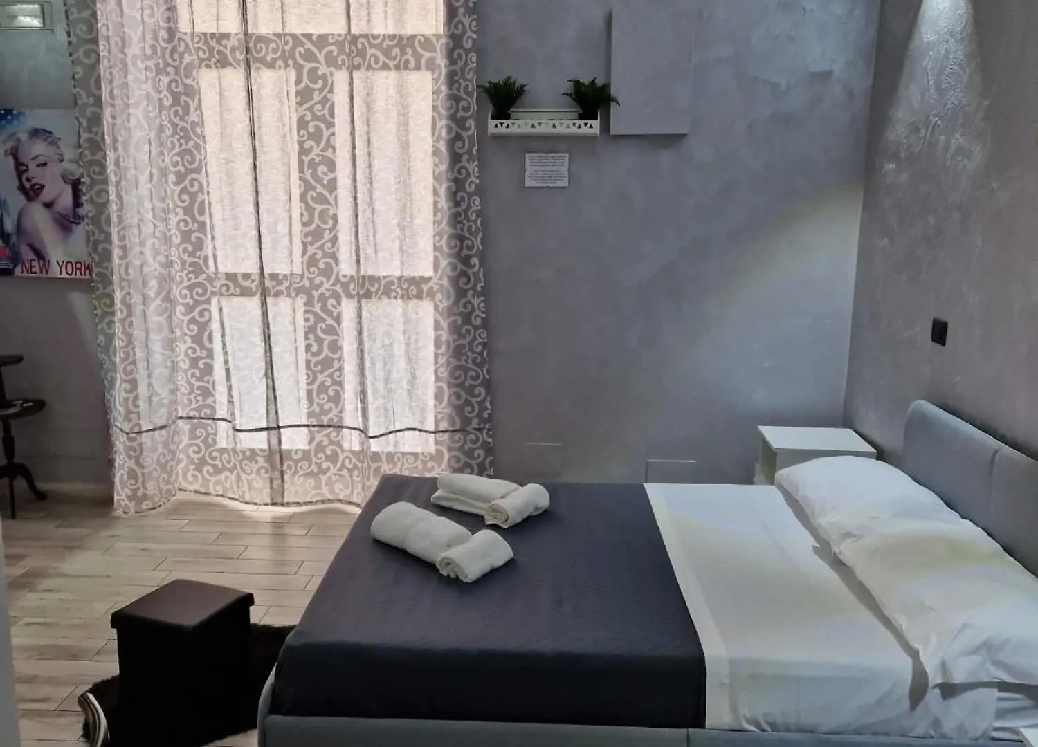 Lnd Room カターニア 0*,  イタリア